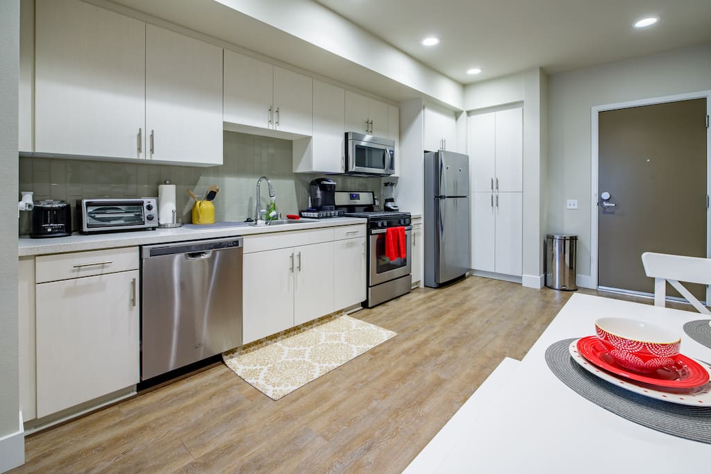 Fully Stocked Kitchen!