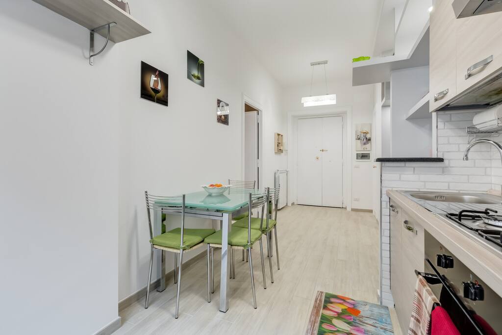 Enjoy all the comforts of this bright, clean space
