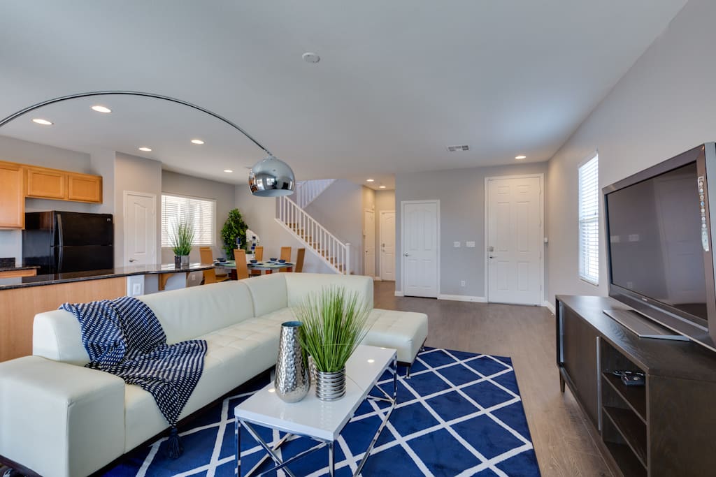 1F Living Room/Dinning Area