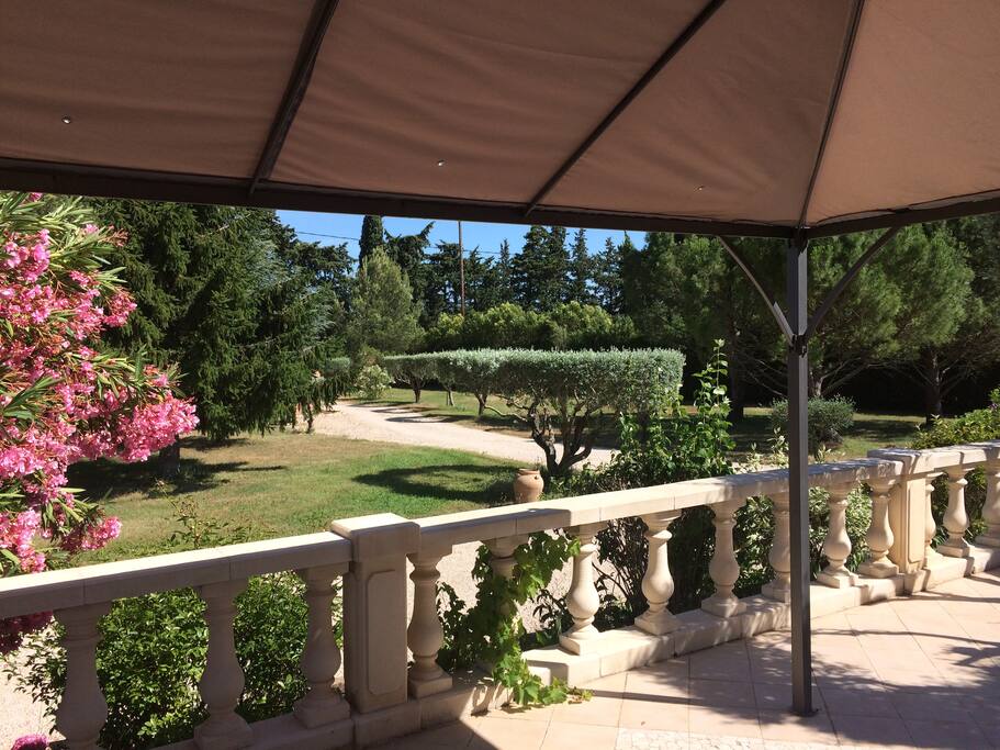 Vue de la terrasse sur le jardin