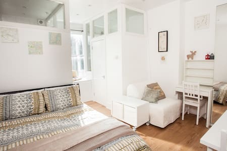 Unique, Cosy studio flat, 7 mins to tube