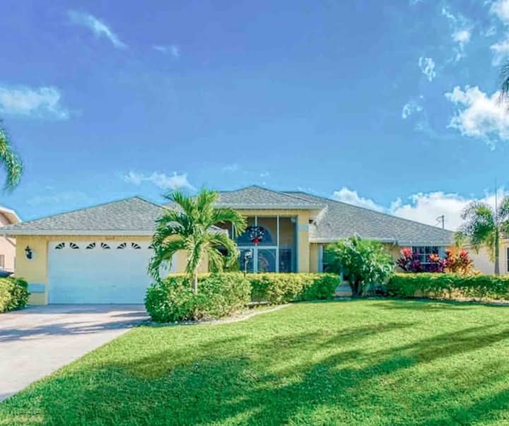 Cheerful 4-bedroom 2- Bathroom House With A Pool - Cape Coral, FL
