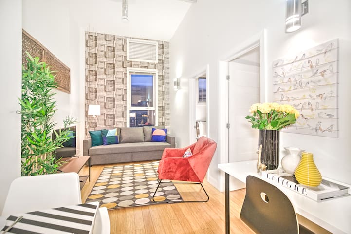 The Main St-Laurent by Liv MTL - 307