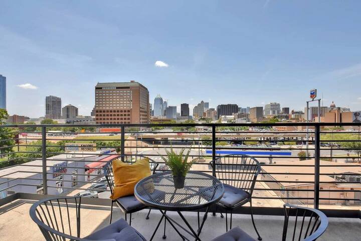 Group Travel Loft (x4) | Overlooking 6th Street gallery image 5