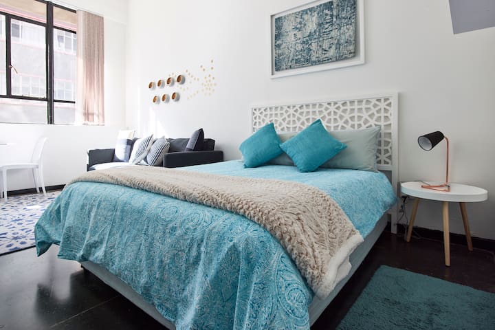 Maboneng ELEGANCE + uncappedWIFI + Cinema