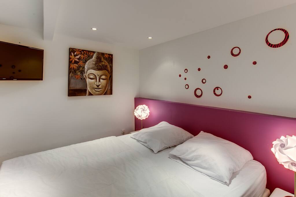 chambre 2 pers. lit 160 - placard - T.V.