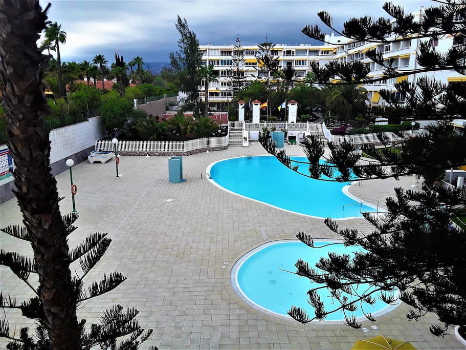 Vista piscina desde apartamento