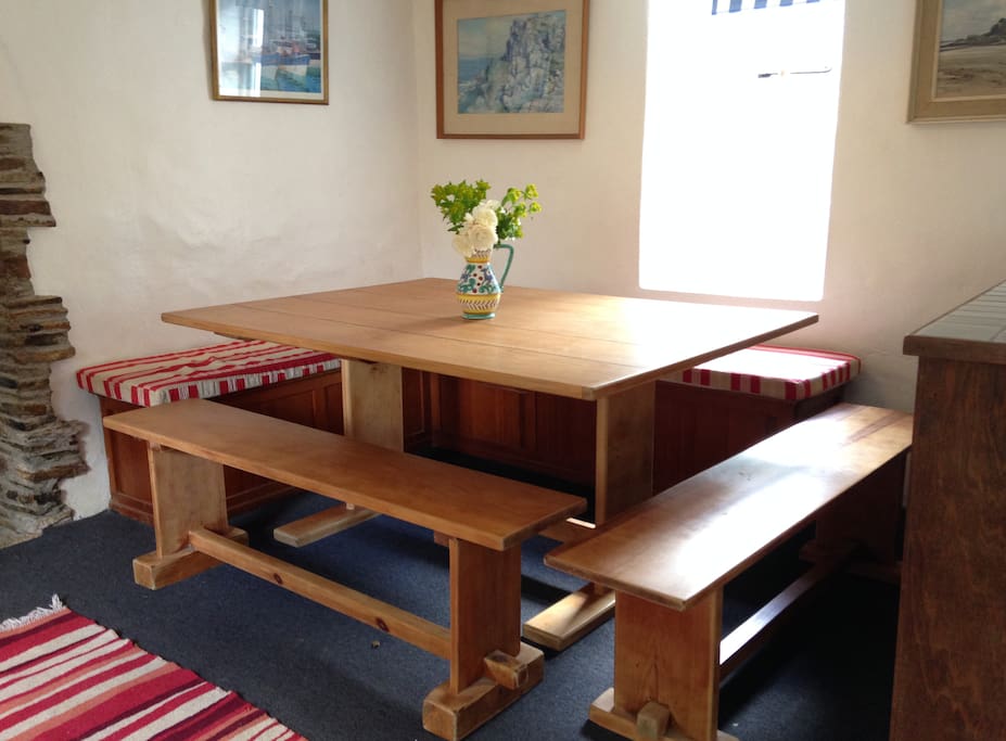 Kitchen/Dining Table