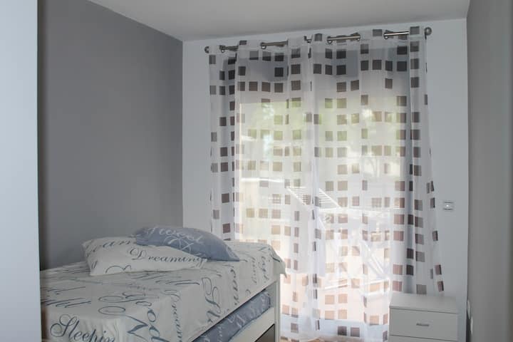 მე-2 საძინებელი 2 ადამიანი + ტერასა