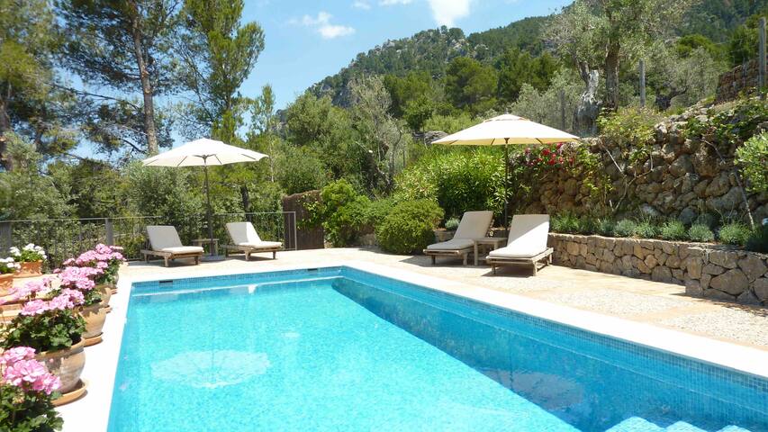 Villa in Deia with amazing sea views & heated pool gallery image 2