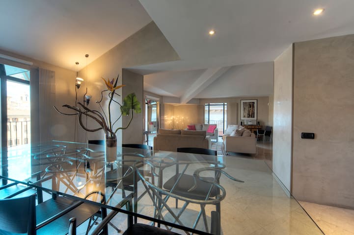 VACANZE ROMANE! A PIAZZA NAVONA! gallery image 2