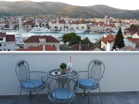 Cosy artment MDM-Trogir with garden and balcony