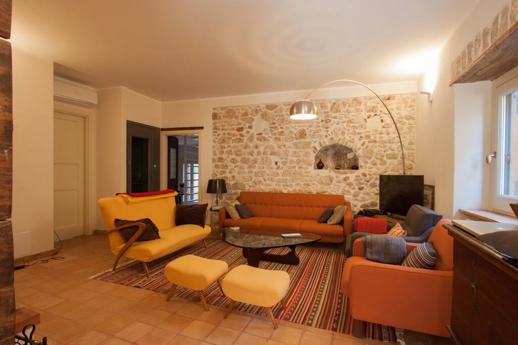 Il salotto e zona relax.