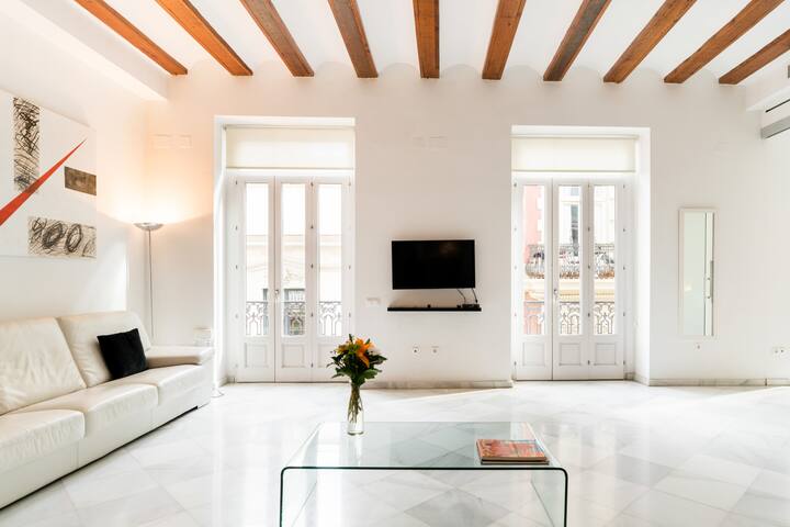 HOME IN VALENCIA AT PLAZA DE LA REINA-CATEDRAL gallery image 4