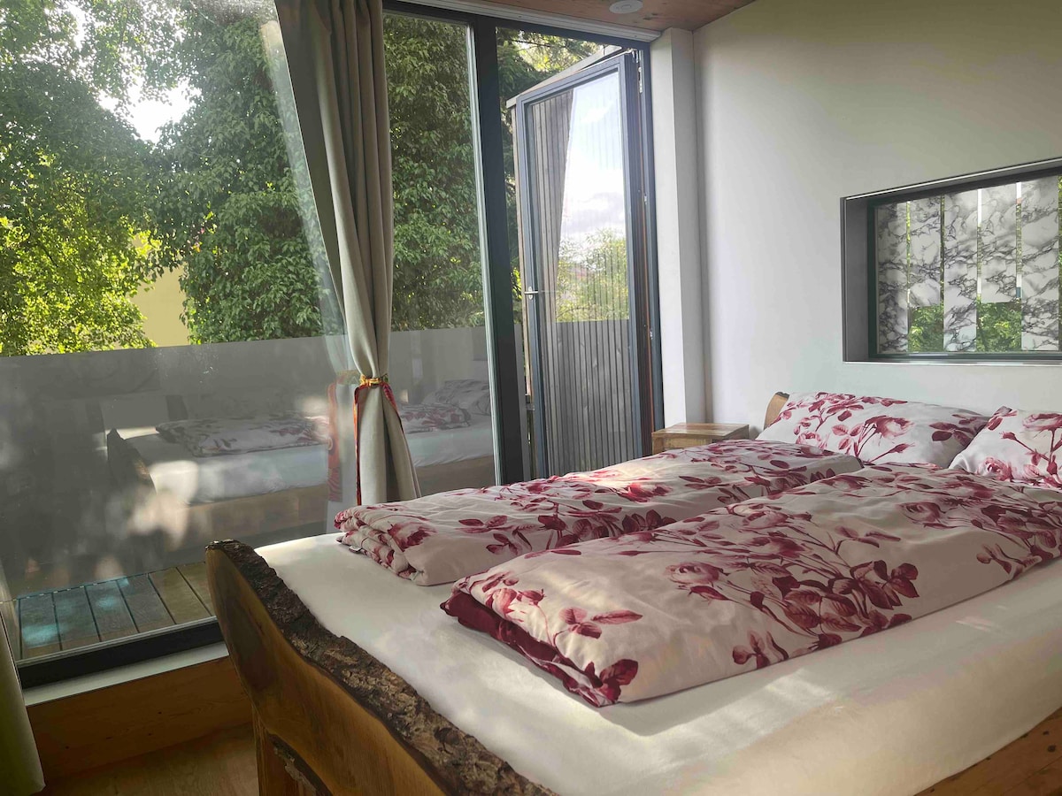 Spavaća soba 2 
kreveta 2 m x 1,60m s balkonom