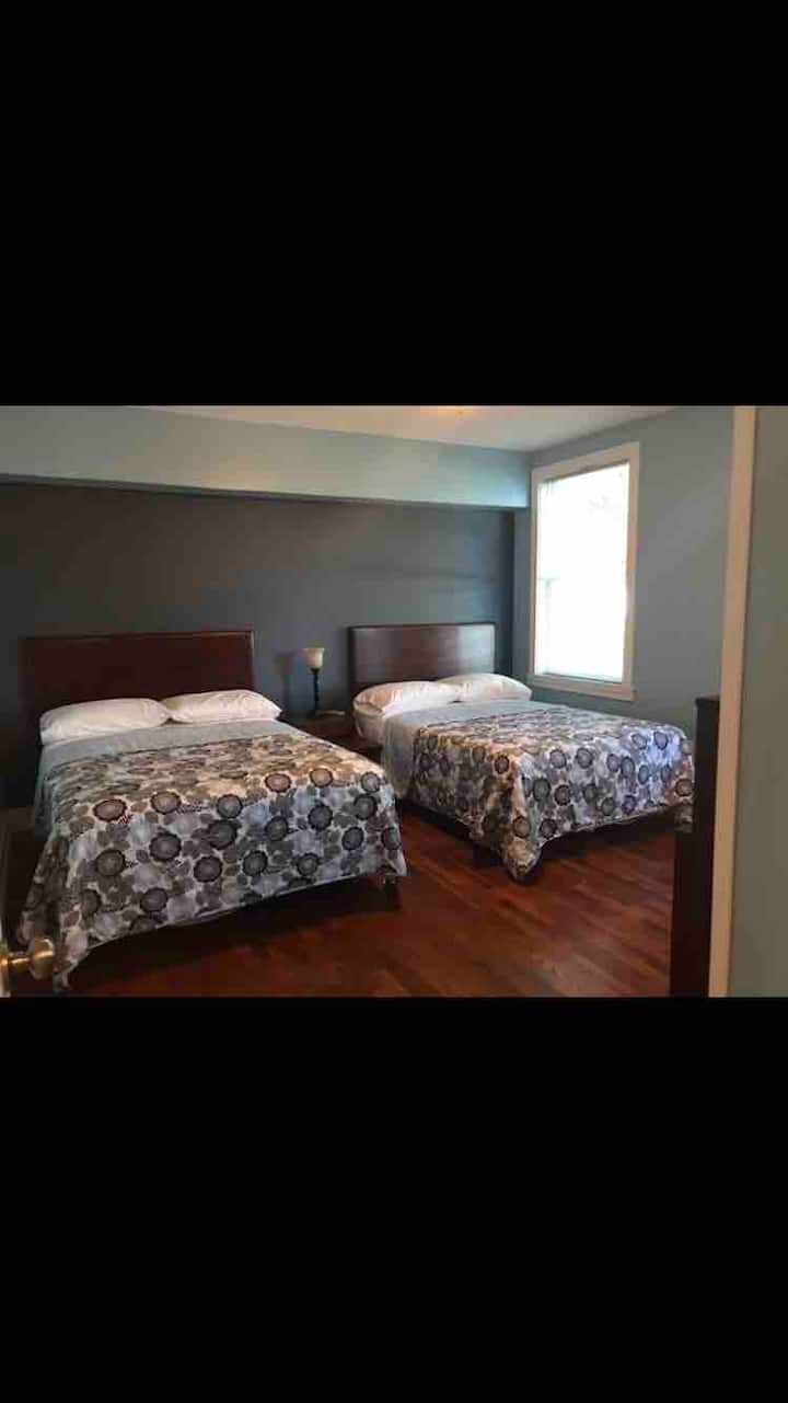 חדר שינה ראשי בקומה 1 -2 מיטות זוגיות