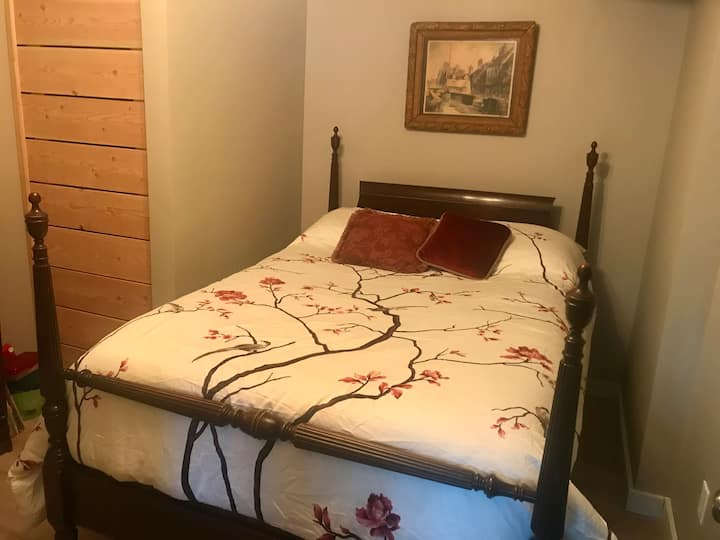 Second bedroom with double bed 