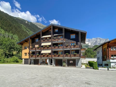 Cozy apartment in Valais mountain Village
