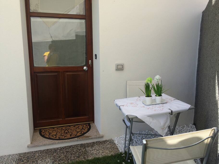 Ingresso e giardino attrezzato