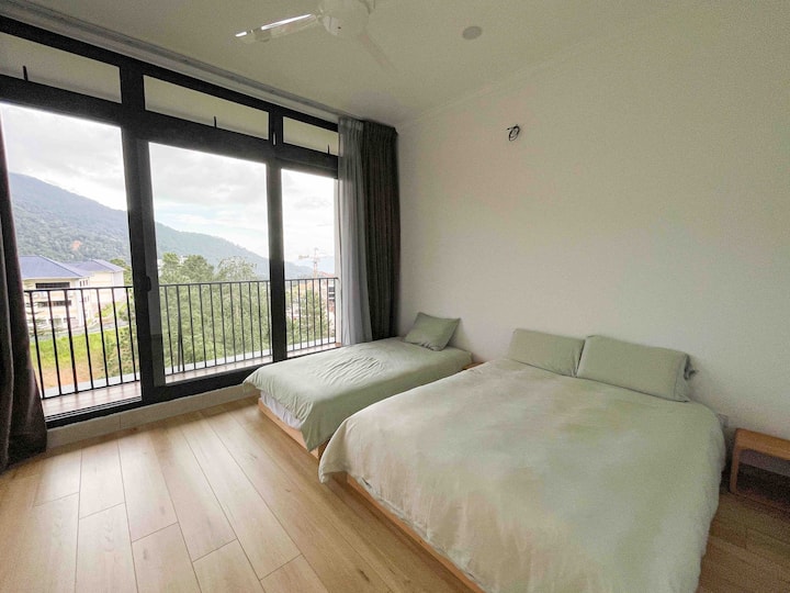 Bedroom 3 (1 single bed & 1 queen bed), with access to balcony