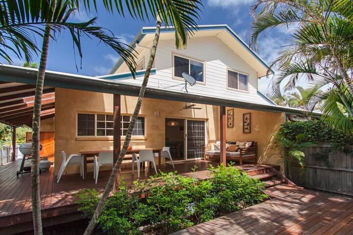 Harmony House, walk to beach & town gallery image 5