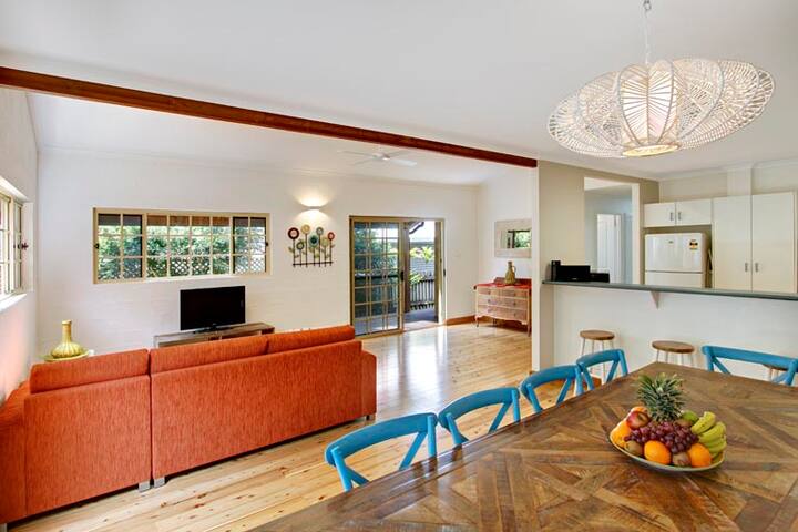 Harmony House, walk to beach & town gallery image 2