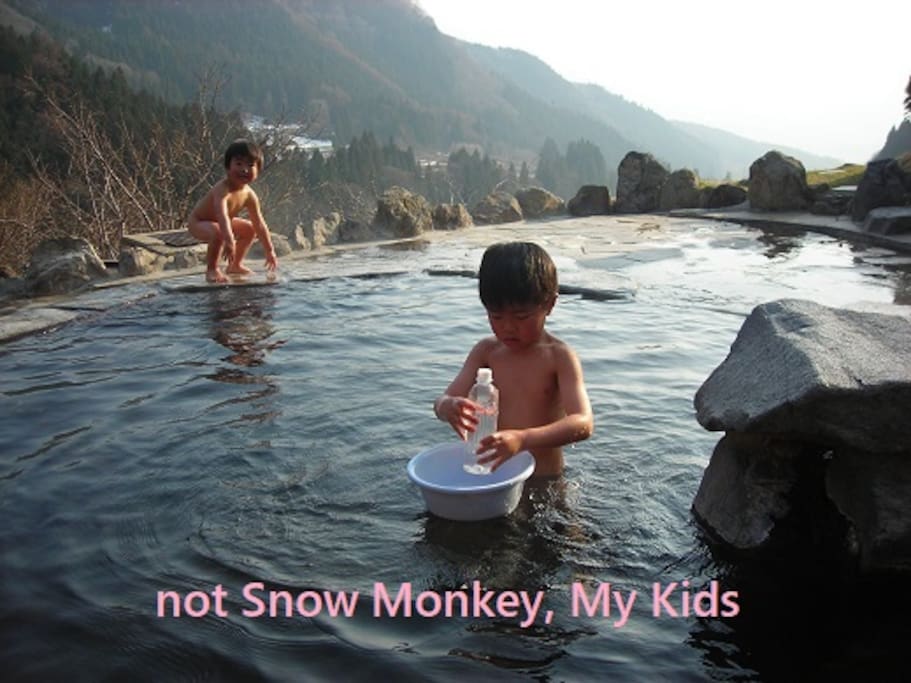 not snow monkey, my kids in outside onsen. I can take you by car. 10min.