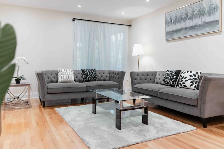 Master Bedroom#1(king Bed+washroom)in Mississauga - Mississauga