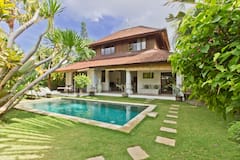 4+bedrooms%2C+private+pool%2C+700m+beach