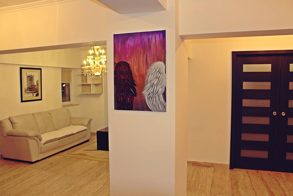 Modern Amenities. Urban Location. Sophisticated Style.