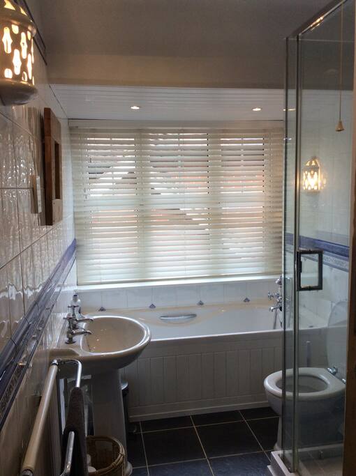 Large Bath and separate Shower