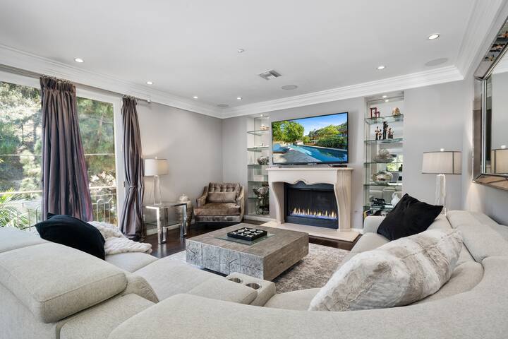 115 Upscale Dream Luxurious Villa -Pool! ALE Ready gallery image 2