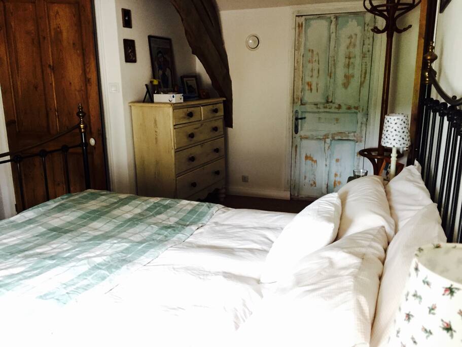 Upstairs en suite double bedroom