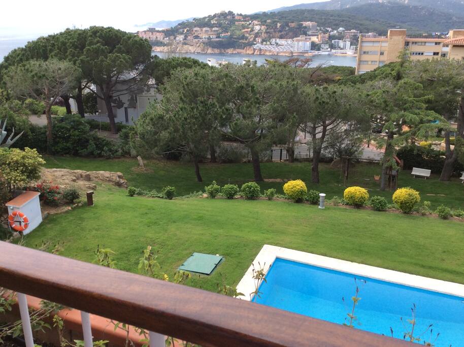 Terrace & views+ pool