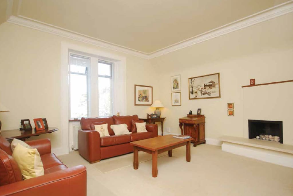 Lounge (Potential Second Bedroom)