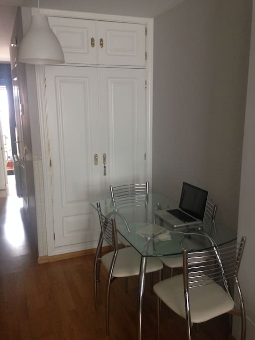 mesa - table / armario - closet