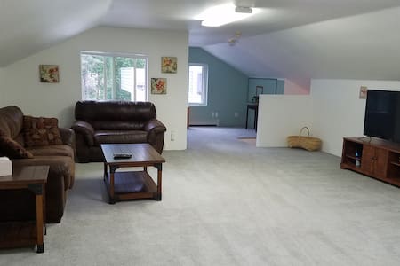 The Raven's Retreat at Sparrow's Landing