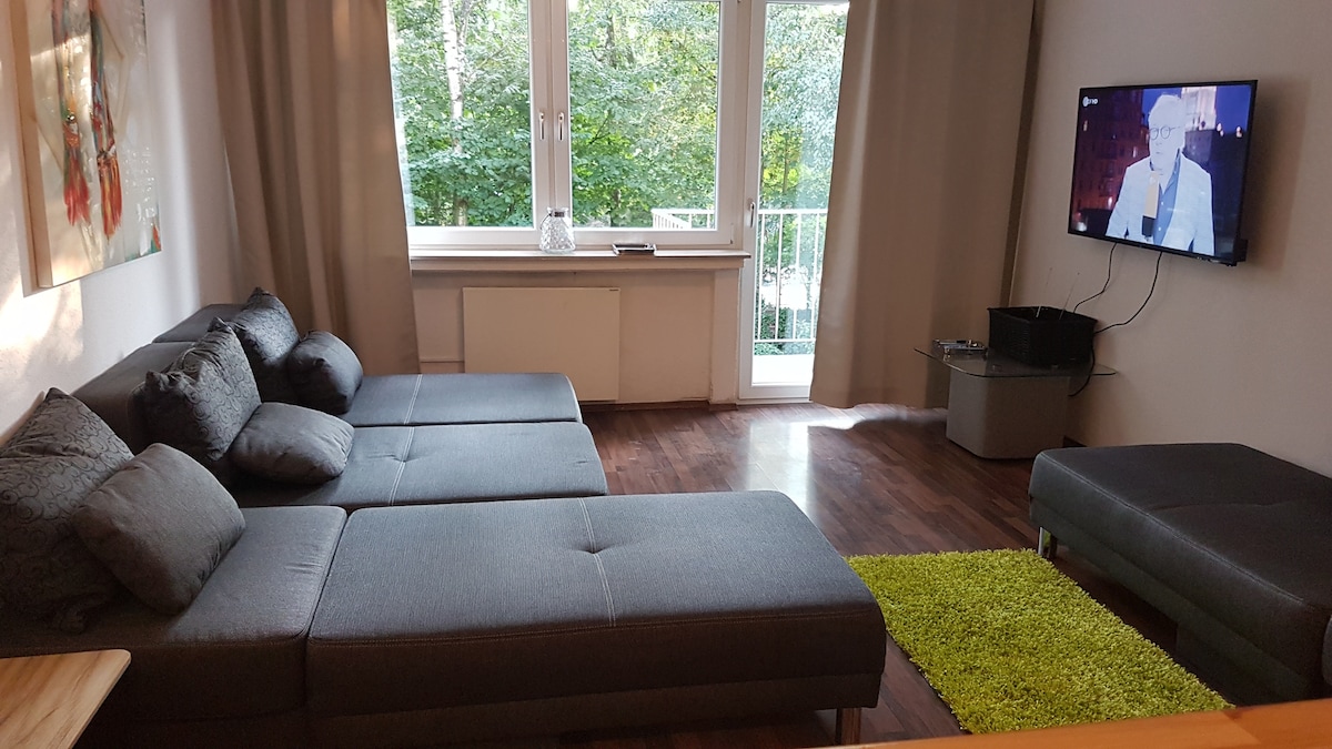 Popular Airbnb listing: Bright, sunny, with balcony overlooking the countryside! in Altenessen Süd