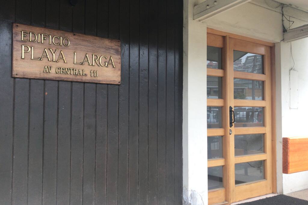Entrada a la Torre Playa Larga