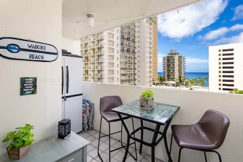 Top Airbnb: 🏄♀️ BEST WAIKIKI BEACH~OCEAN VIEWS~Legal Rental in Urban Honolulu