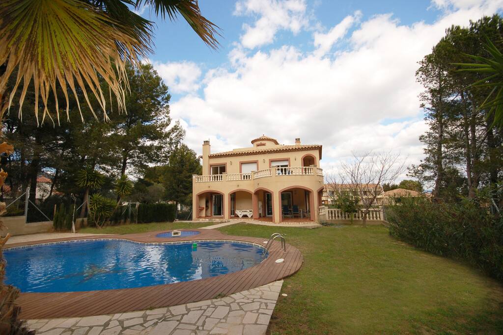 Rear garden and pool area