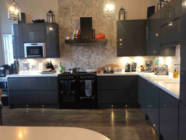 Penthouse apartment in the heart of the city gallery image 2