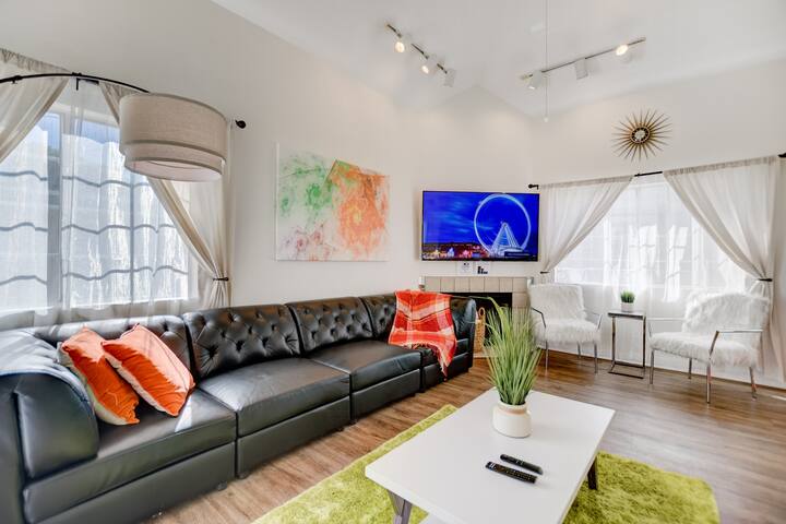 Steps To The Sand! Central SD Beach Paradise! gallery image 5