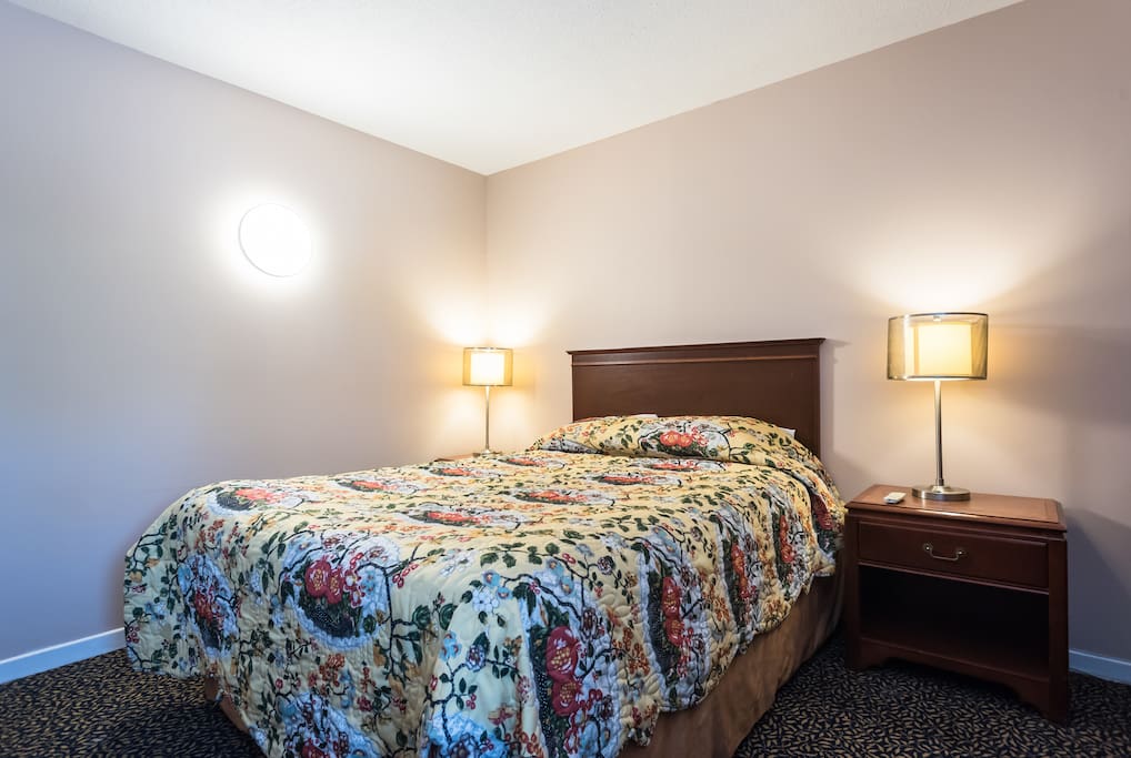 One room with Queen Bed.
Comfortable Bed.