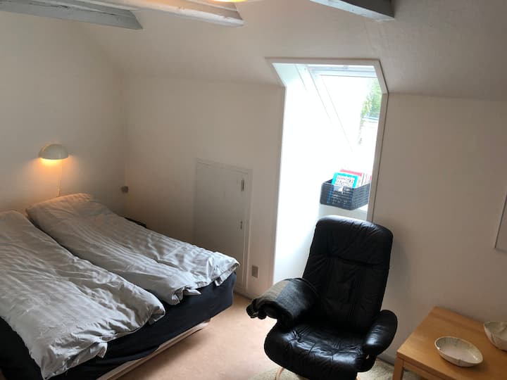 Værelse med hyggekrog. 