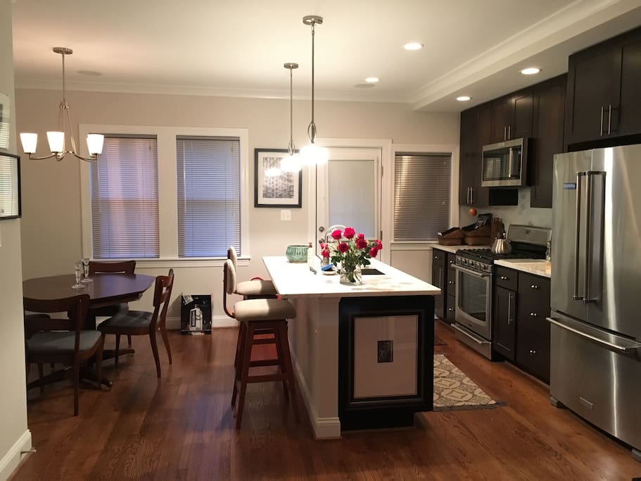 Full kitchen and dining available for your use