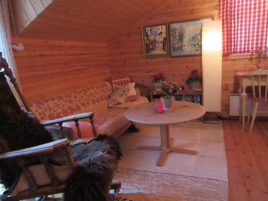 Loftstue med sovesofa
