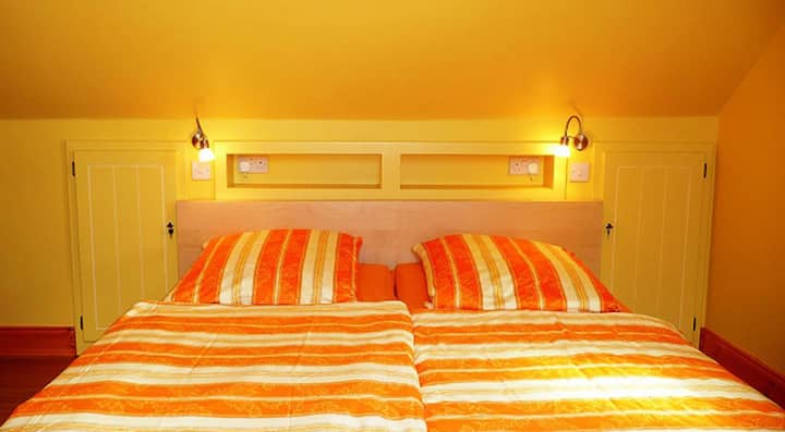 საძინებელი 2 „Mein Herzenswunsch“‑ში, რომელიც მდებარეობს კერის გრაფსტვოში, ირლანდიის სამხრეთ‑დასავლეთ ნაწილში.