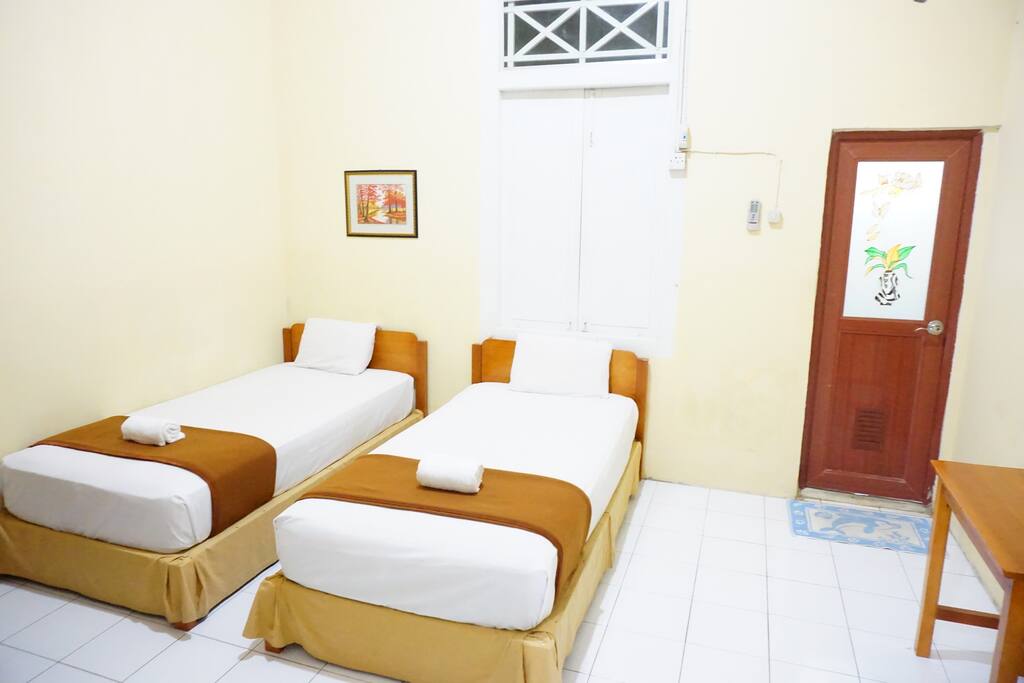 standard 2-bed room (private bathroom)