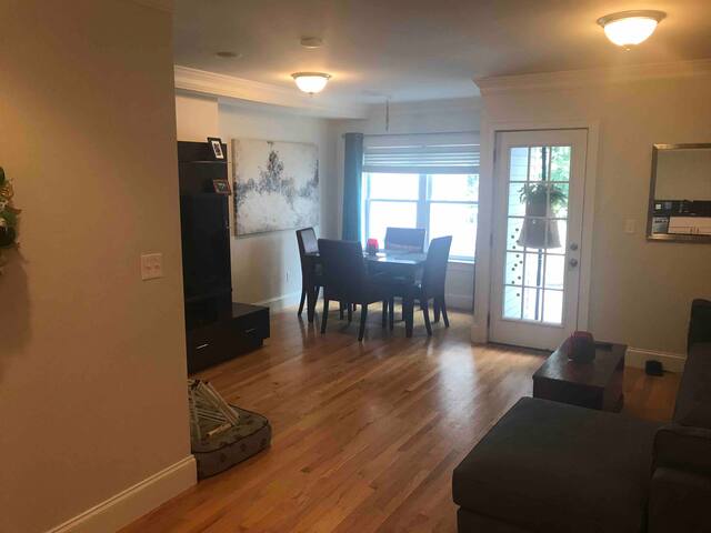 Spacious Updated 2 Bed Boston Condo w/ Deck gallery image 5